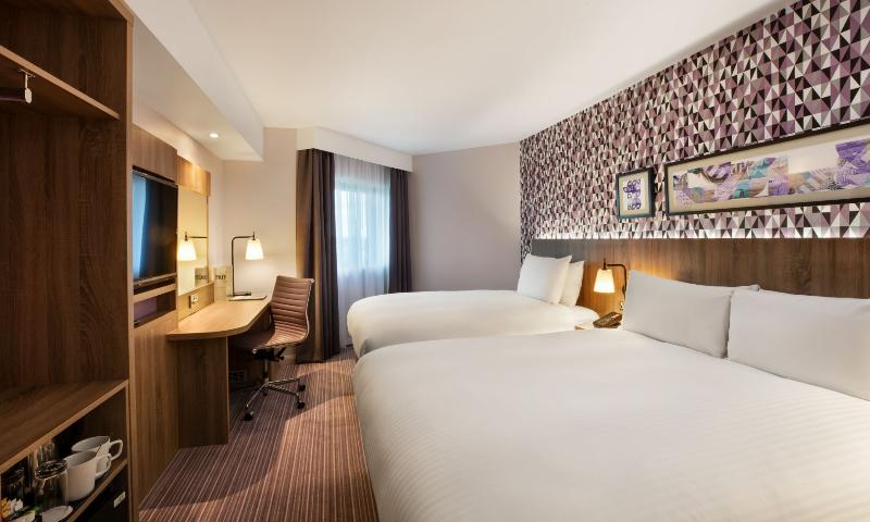 اتاق استاندارد سه نفره, Leonardo  London Heathrow Airport