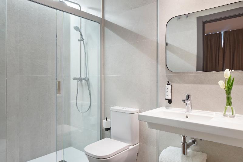 اتاق استاندارد با تخت بزرگ, Leonardo  London Heathrow Airport