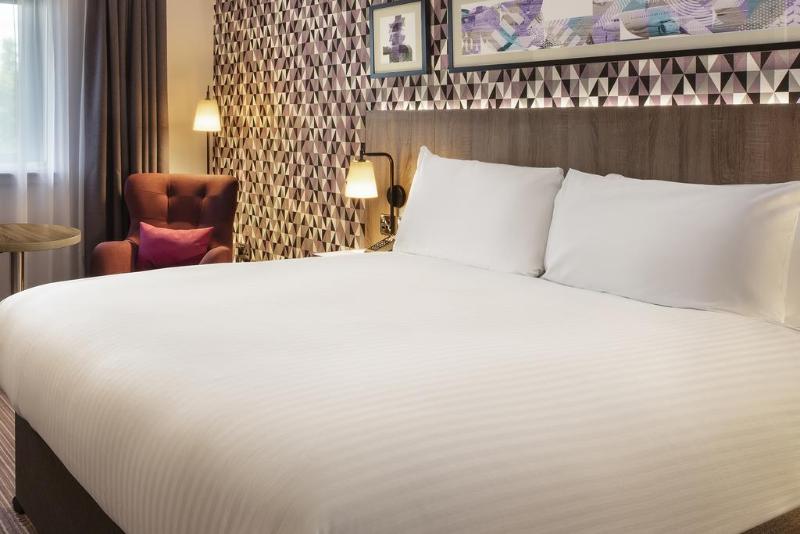 اتاق اجرایی با تخت بزرگ, Leonardo  London Heathrow Airport