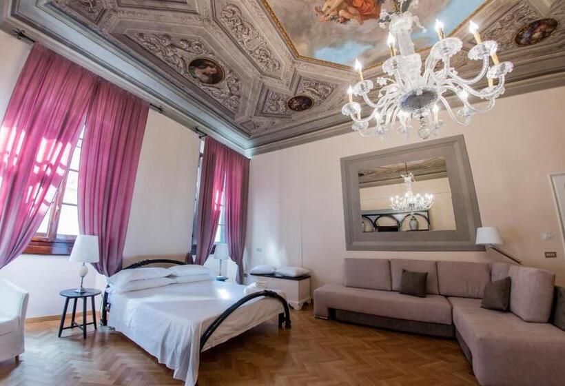 Superior Room King Size Bed, N4u Guest House Florence