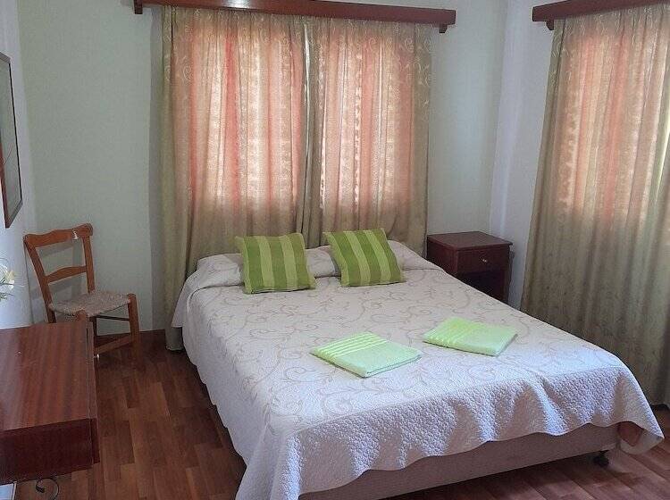 Standard Triple Room, Onisillos