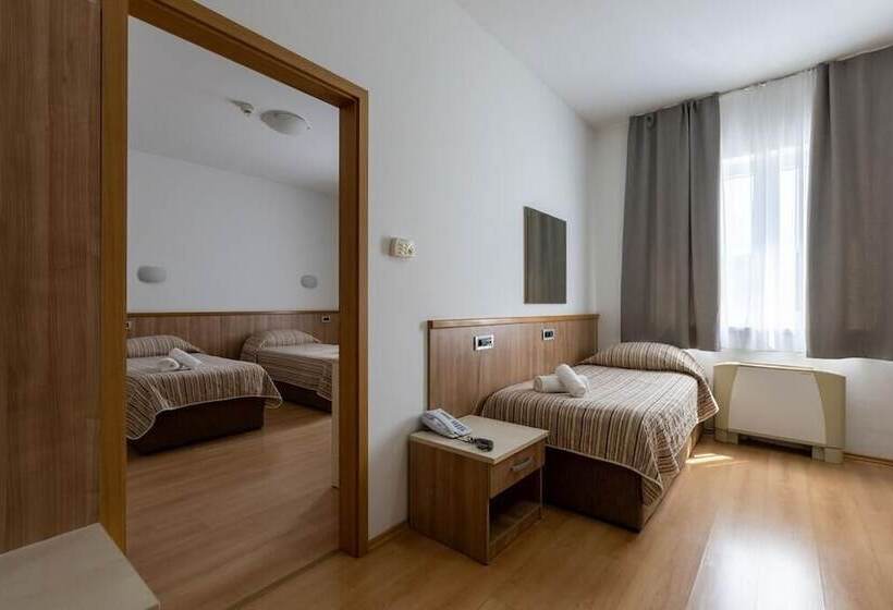 Habitación Triple Estándar, Porto