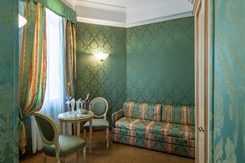 اتاق کلاسیک سه تخته, Villa Delle Palme