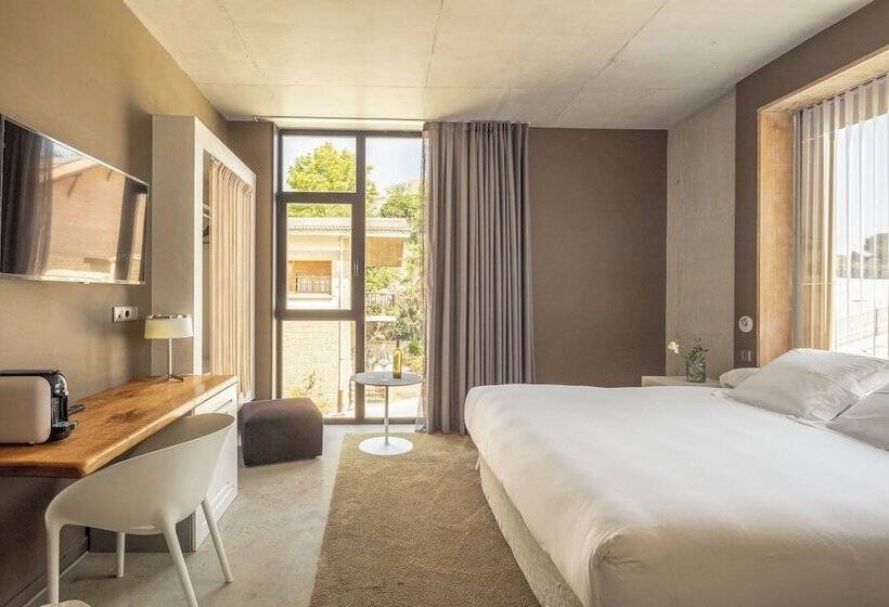 Standard Room, Viura