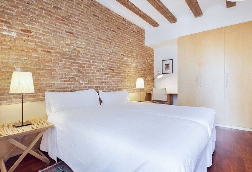 2 Bedroom Apartment, Inside Barcelona Apartments Esparteria