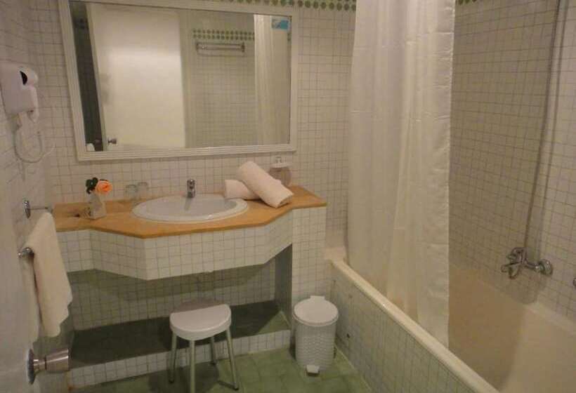 اتاق استاندارد سه نفره, Chiraz Club   Families Only