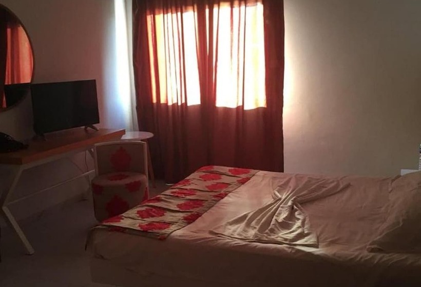 اتاق استاندارد سه نفره, Chiraz Club   Families Only