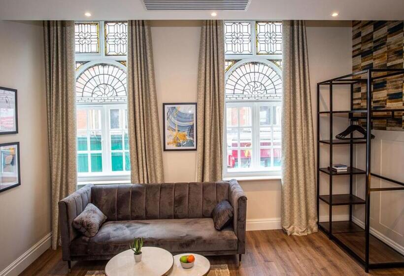 استودیوی سوپریور, The Gresham Apart