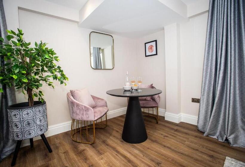 آپارتمان 1 خوابه با تراس, The Gresham Apart