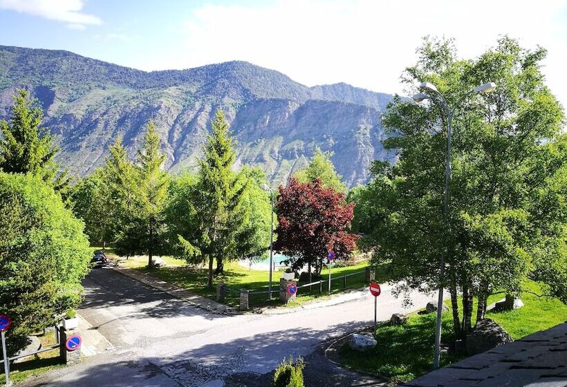 اتاق استاندارد با سرویس بهداشتی مشترک, Alberg Les Daines