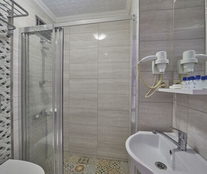 Familien Suite, Akcinar