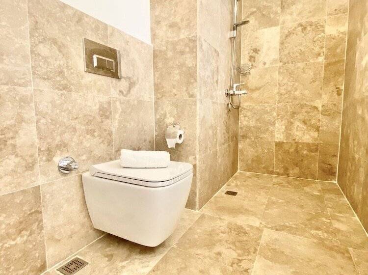 اتاق استاندارد با چشم‌انداز باغ, Club Hotel Barbarossa