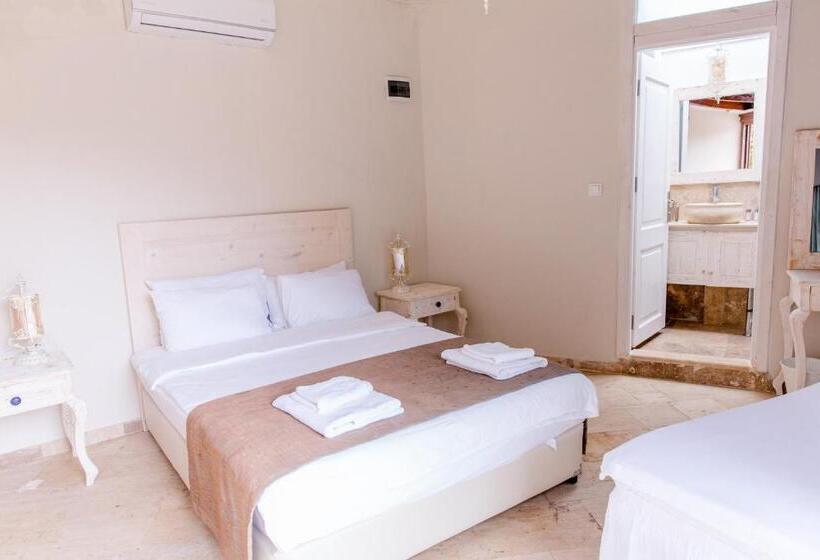 اتاق استاندارد با چشم‌انداز دریا, Club Hotel Barbarossa