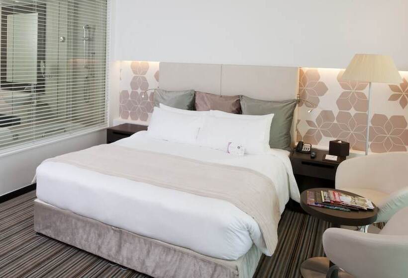 اتاق استاندارد با تخت دوبل و چشم‌انداز دریا, Crowne Plaza Yas Island