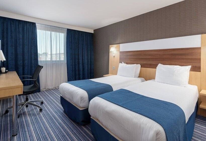 اتاق استاندارد, Holiday Inn Express Leigh   Sports Village, An Ihg