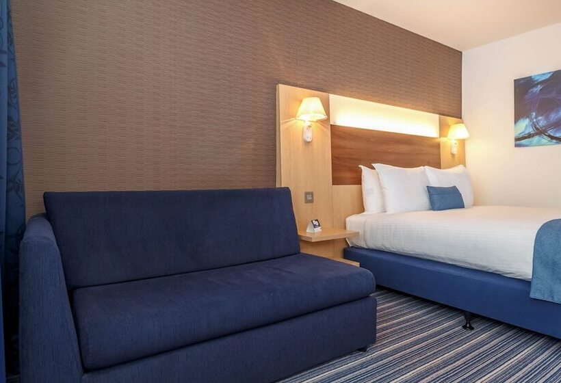 اتاق استاندارد, Holiday Inn Express Leigh  Sports Village