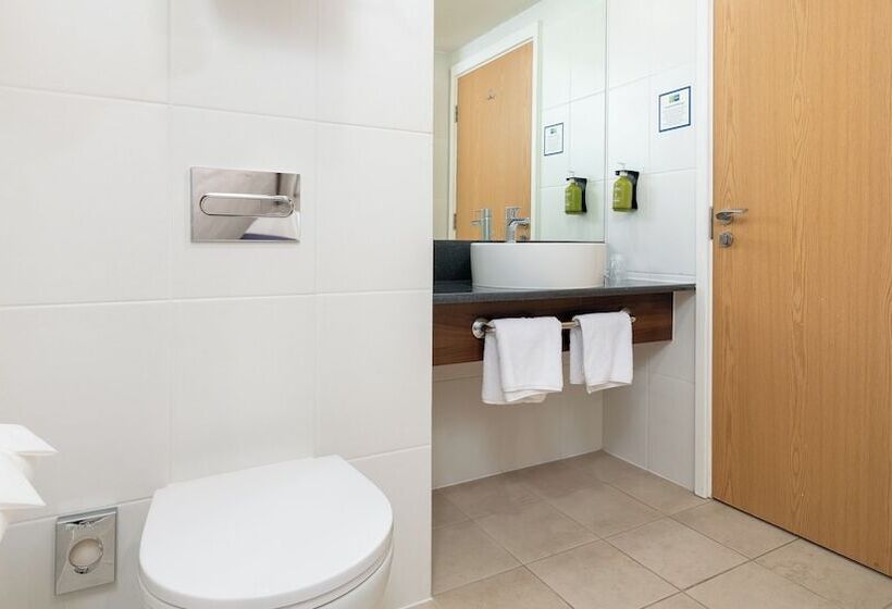 اتاق استاندارد, Holiday Inn Express Leigh   Sports Village, An Ihg