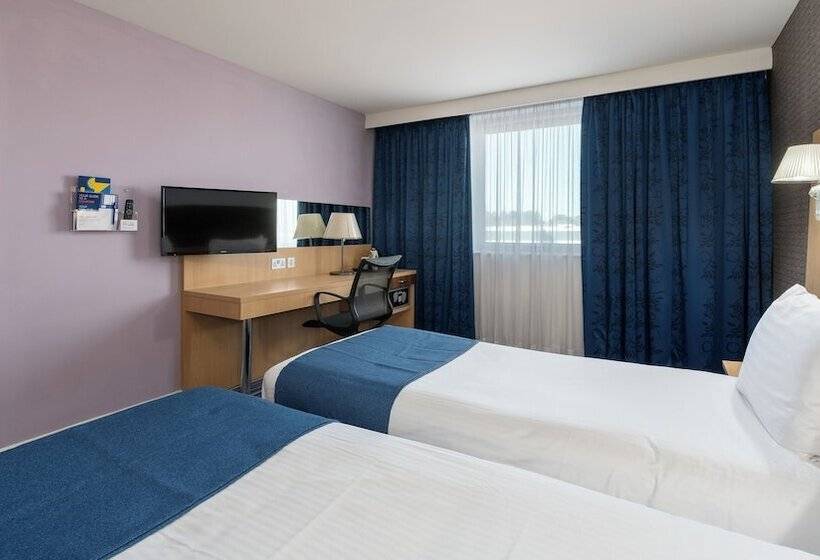 اتاق استاندارد, Holiday Inn Express Leigh   Sports Village, An Ihg