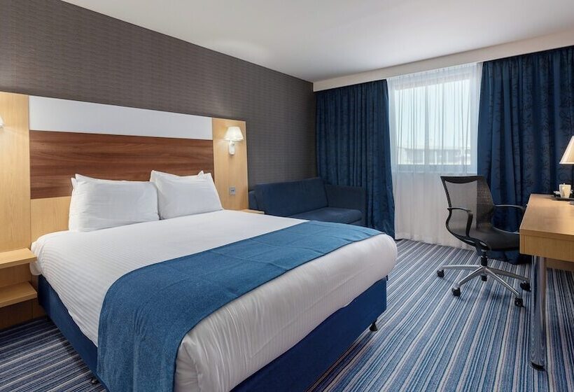 اتاق استاندارد, Holiday Inn Express Leigh   Sports Village, An Ihg