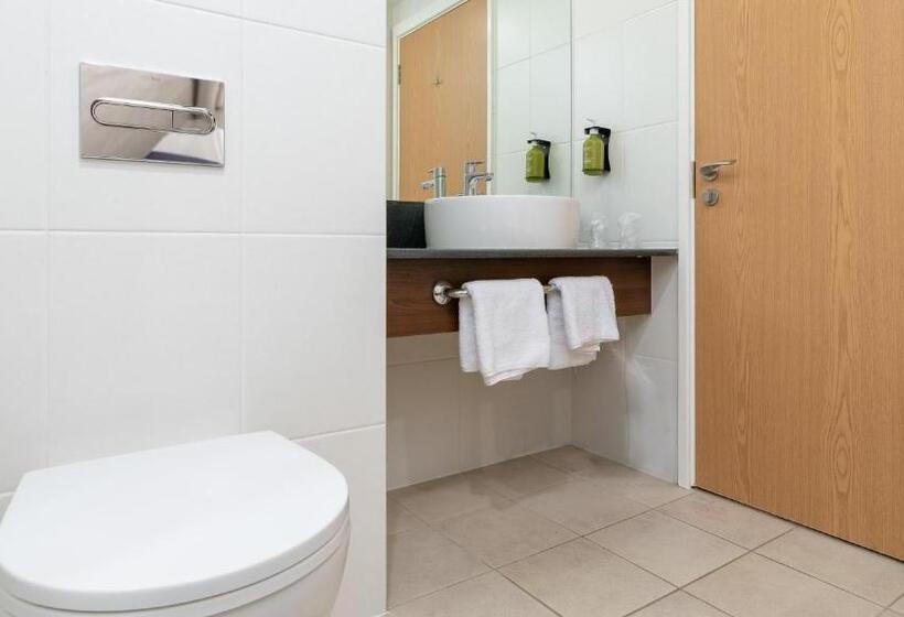 اتاق استاندارد, Holiday Inn Express Leigh   Sports Village, An Ihg