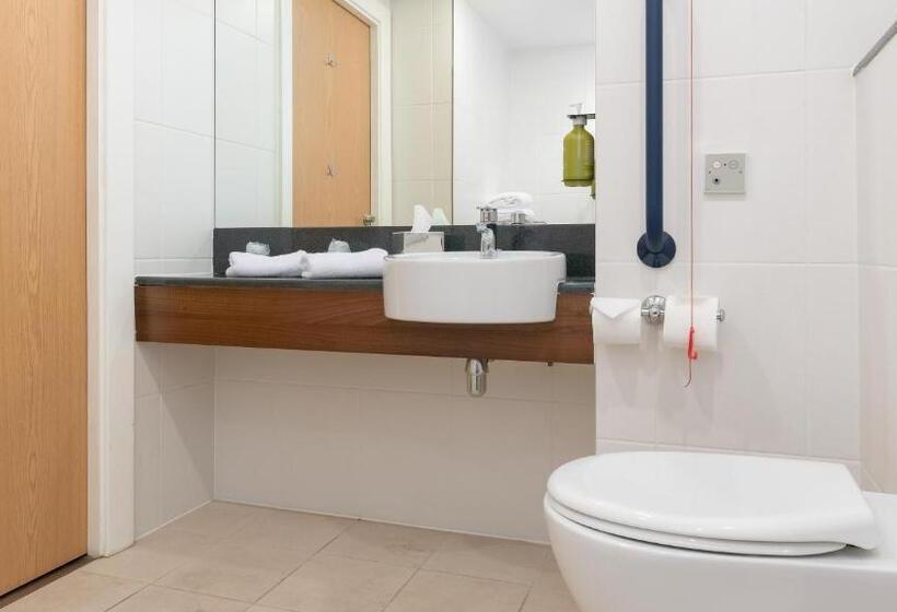 Standard Room Adapted for people with reduced mobility, Holiday Inn Express Leigh  Sports Village