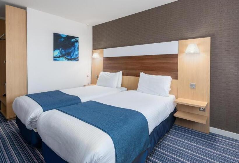 Standard Room Adapted for people with reduced mobility, Holiday Inn Express Leigh  Sports Village