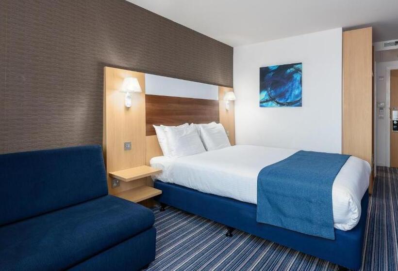 اتاق استاندارد, Holiday Inn Express Leigh  Sports Village