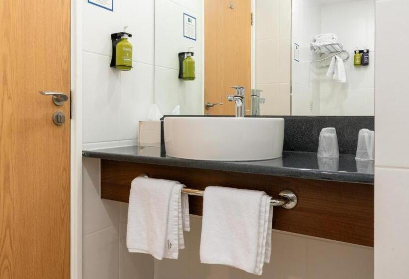 اتاق استاندارد, Holiday Inn Express Leigh   Sports Village, An Ihg