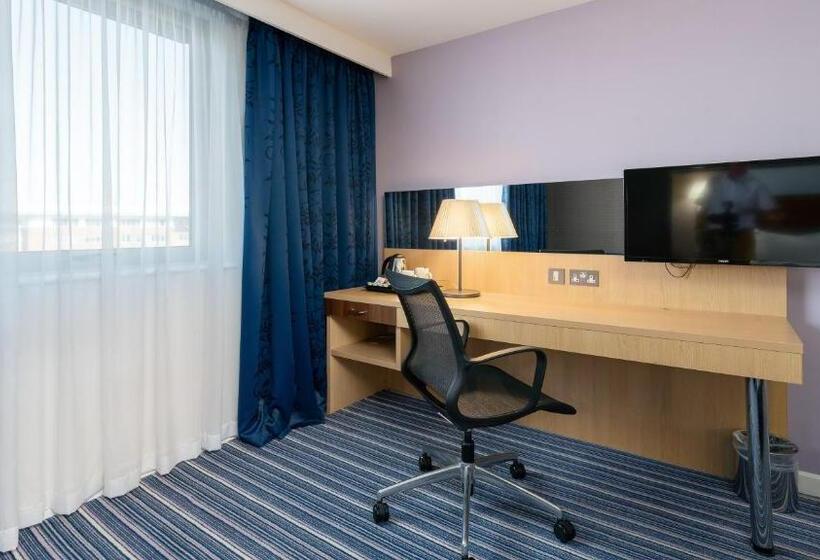 اتاق استاندارد, Holiday Inn Express Leigh   Sports Village, An Ihg