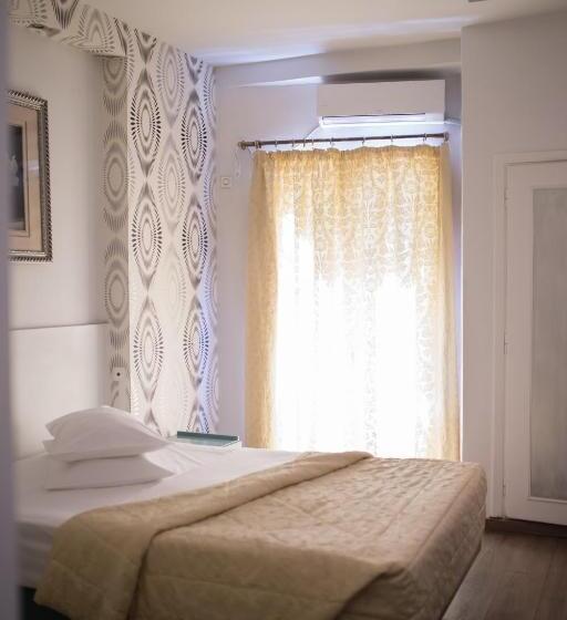 Standard Triple Room, Minoa Athens