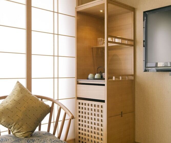 Comfort Room, Niwa Tokyo