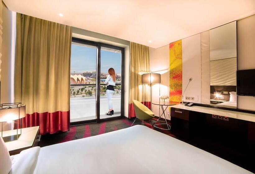 اتاق سوپریور با چشم‌انداز, Radisson Blu Hotel, Abu Dhabi Yas Island