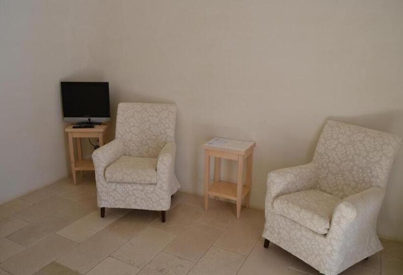 اتاق استاندارد سه نفره, Relais Masseria Villa Cenci