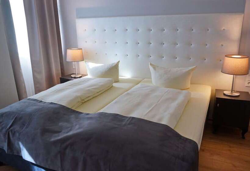 Chambre Triple Standard, Rheinischer Hof Bad Soden