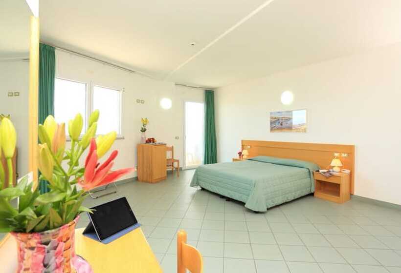 Standard Quadruple Room with Balcony, Soleado