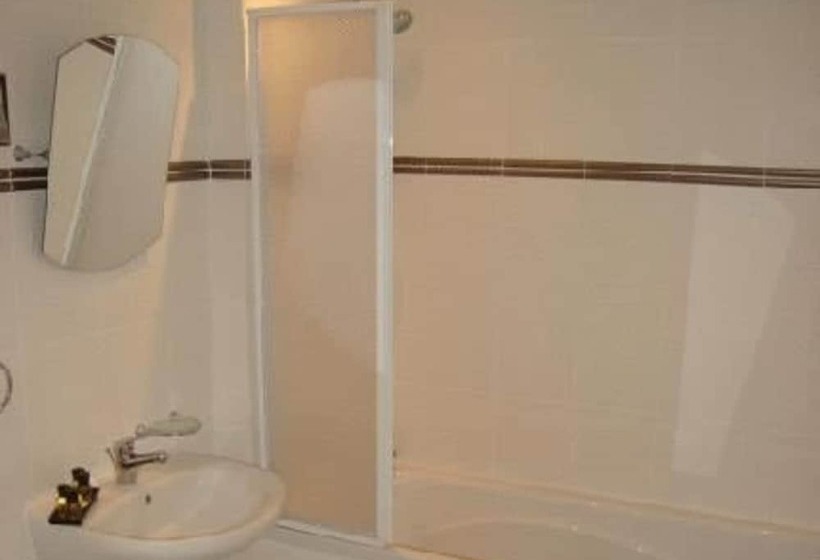 اتاق کلاب یک تخته, Adamton Country House