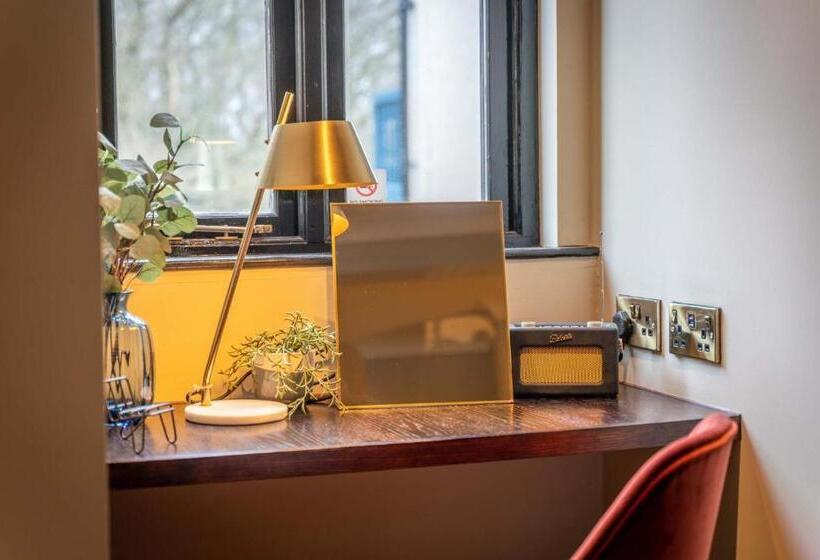 اتاق استاندارد برای معلولان, The Crown Inn
