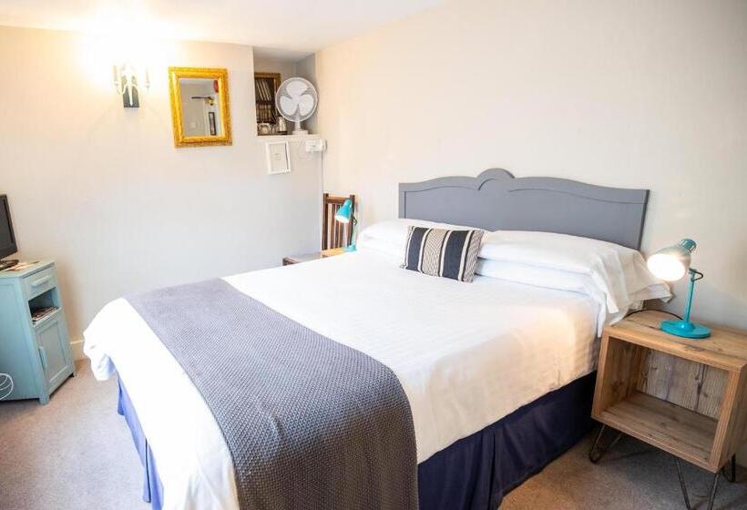 اتاق استاندارد با سرویس بهداشتی مشترک, Tower House Guest House