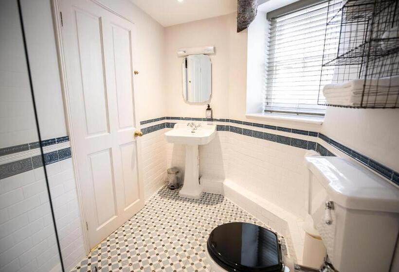 اتاق لوکس, Tower House Guest House