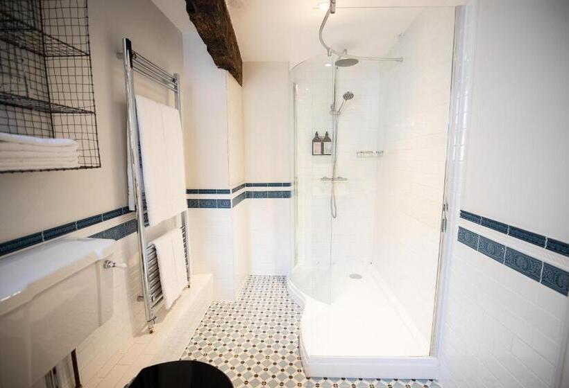 اتاق لوکس, Tower House Guest House