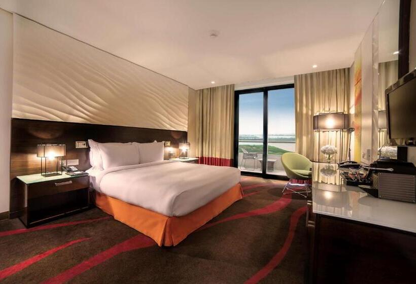 سوییت با چشم‌انداز دریا, Radisson Blu Hotel, Abu Dhabi Yas Island