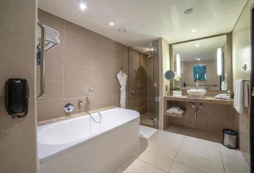 سوییت با چشم‌انداز دریا, Radisson Blu Hotel, Abu Dhabi Yas Island