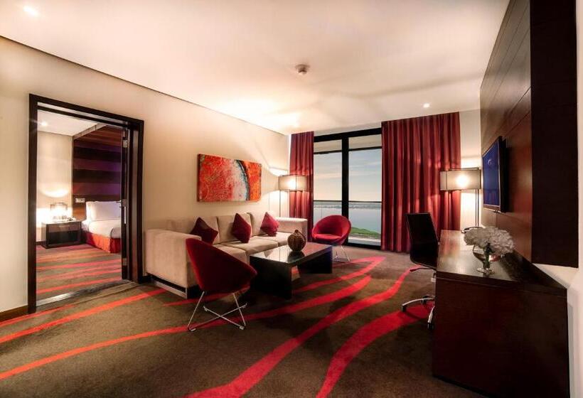 سوییت با چشم‌انداز دریا, Radisson Blu Hotel, Abu Dhabi Yas Island