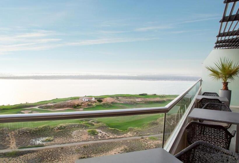 سوئیت دولوکس با چشم‌انداز, Radisson Blu Hotel, Abu Dhabi Yas Island