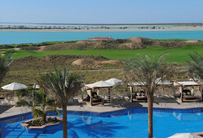 سوییت جونیور با چشم‌انداز دریا, Radisson Blu Hotel, Abu Dhabi Yas Island