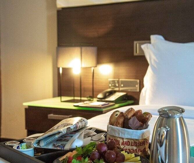 اتاق استاندارد با چشم‌انداز زمین, Radisson Blu  Abu Dhabi Yas Island