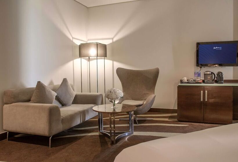اتاق استاندارد با چشم‌انداز زمین, Radisson Blu Hotel, Abu Dhabi Yas Island