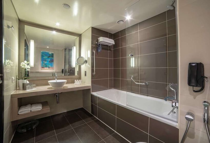 اتاق استاندارد با چشم‌انداز زمین, Radisson Blu Hotel, Abu Dhabi Yas Island