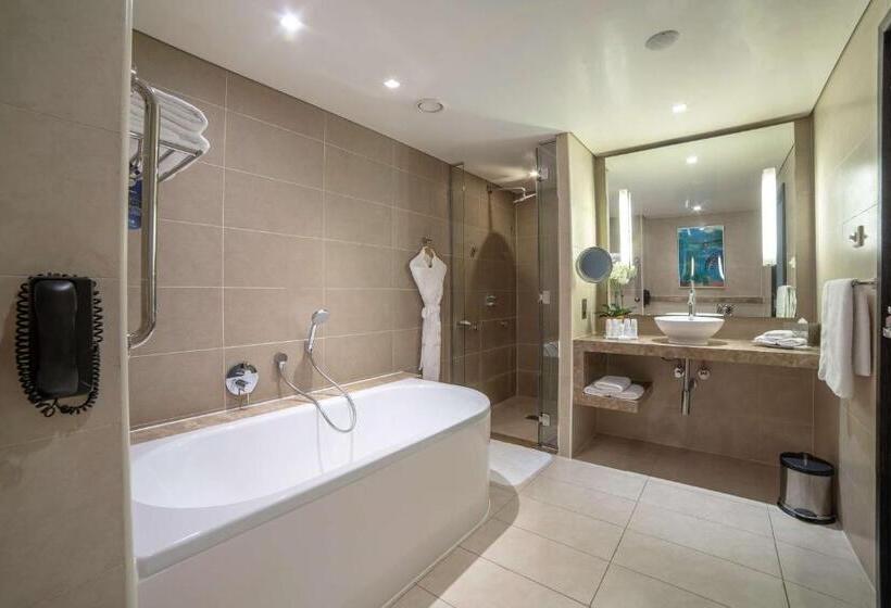 سوییت با چشم‌انداز دریا, Radisson Blu Hotel, Abu Dhabi Yas Island