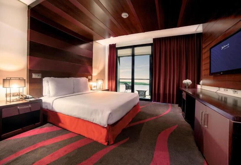 سوییت با چشم‌انداز دریا, Radisson Blu Hotel, Abu Dhabi Yas Island